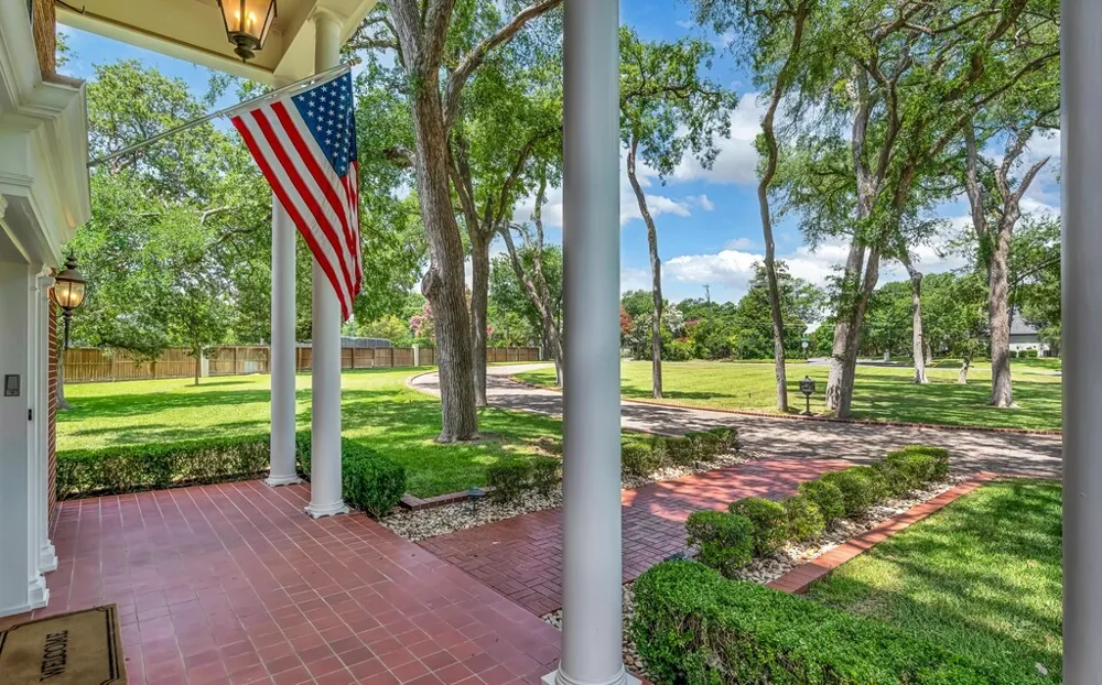 2825 Lake Air Drive Waco, TX 76710