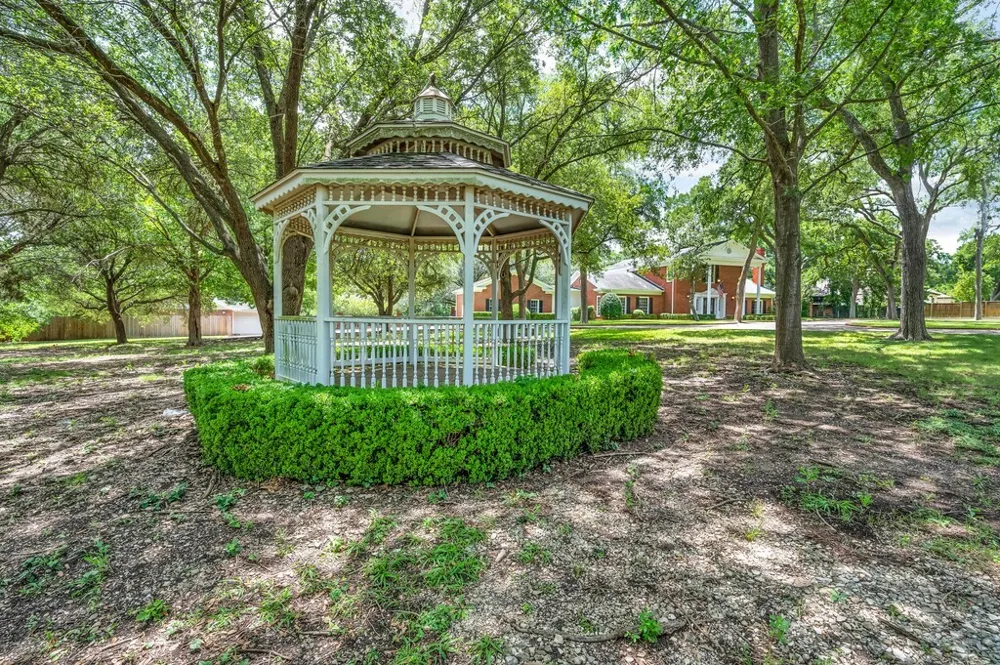 2825 Lake Air Drive Waco, TX 76710