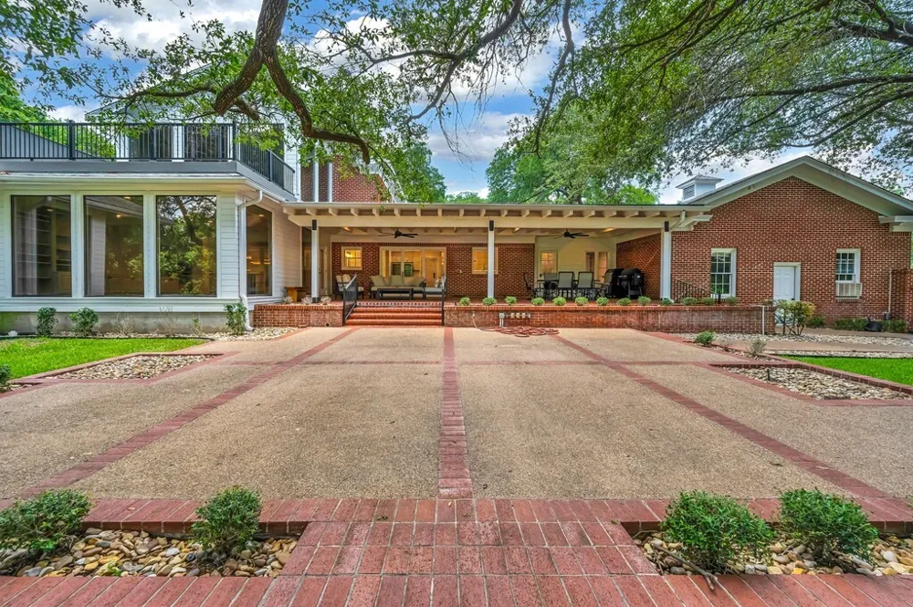 2825 Lake Air Drive Waco, TX 76710