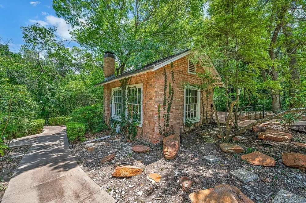 2825 Lake Air Drive Waco, TX 76710