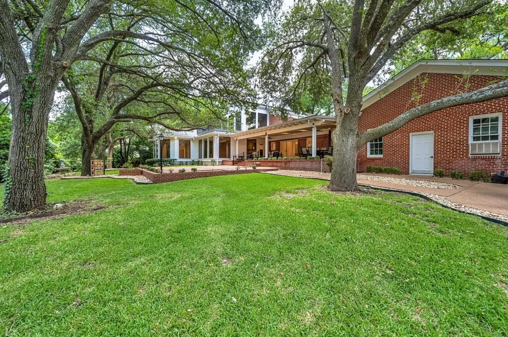 2825 Lake Air Drive Waco, TX 76710