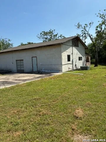 261 CR 402 Beeville, TX 78102