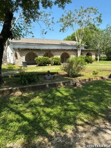 261 CR 402 Beeville, TX 78102