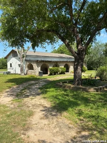 261 CR 402 Beeville, TX 78102