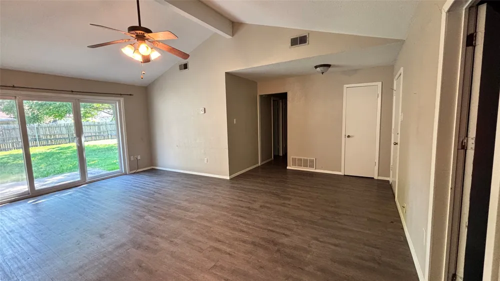 1117 High Point Road Arlington, TX 76015