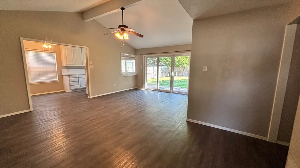 1117 High Point Road Arlington, TX 76015