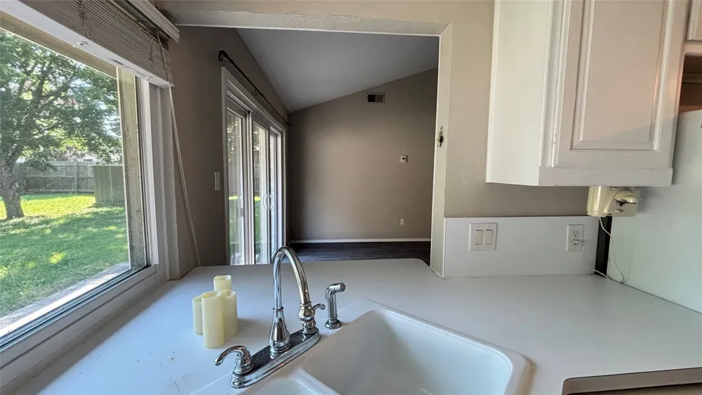 1117 High Point Road Arlington, TX 76015