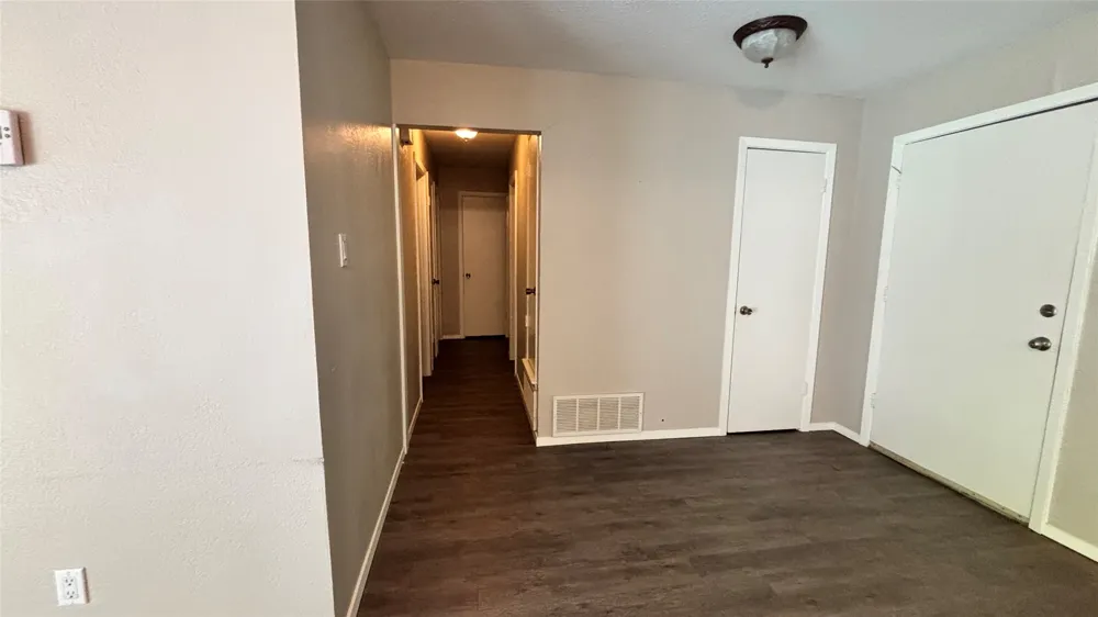 1117 High Point Road Arlington, TX 76015