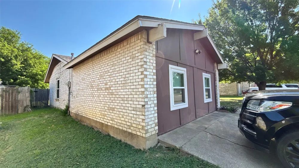 1117 High Point Road Arlington, TX 76015