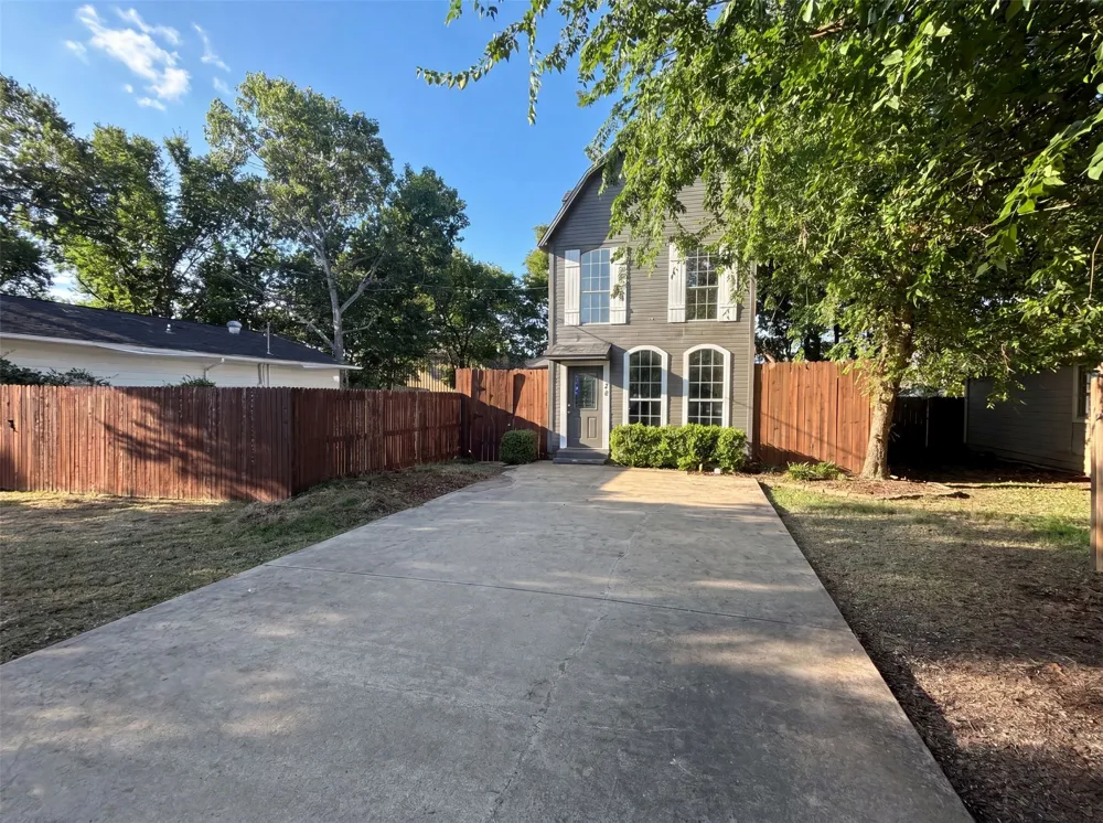 4526 S Horseshoe Trail The Colony, TX 75056