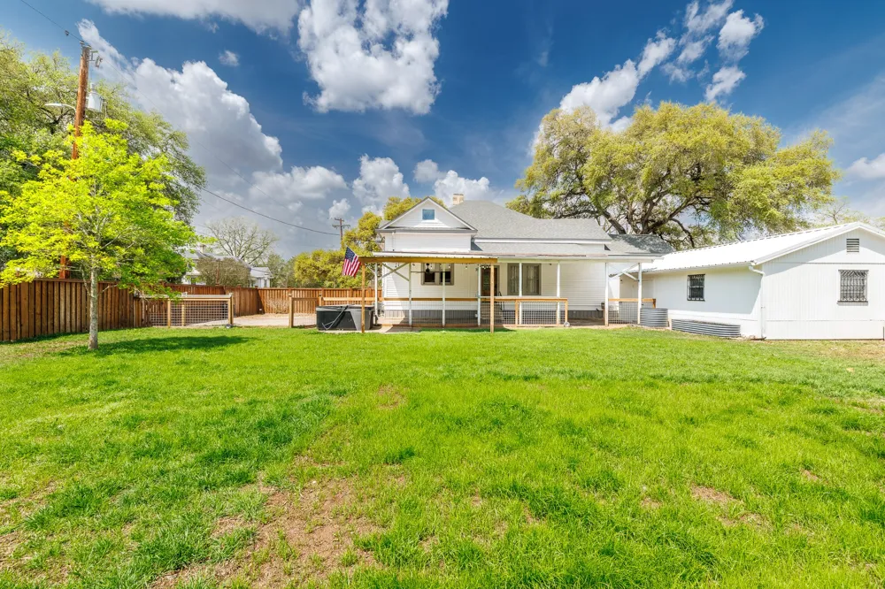604 Saint Michael Street Gonzales, TX 78629