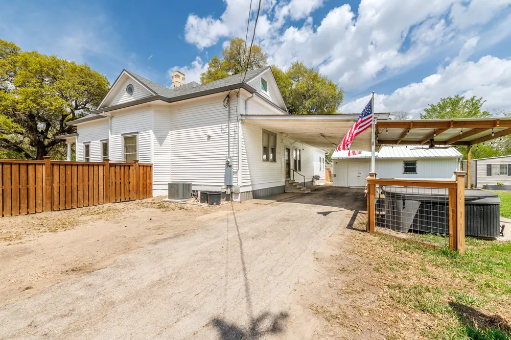 604 Saint Michael Street Gonzales, TX 78629