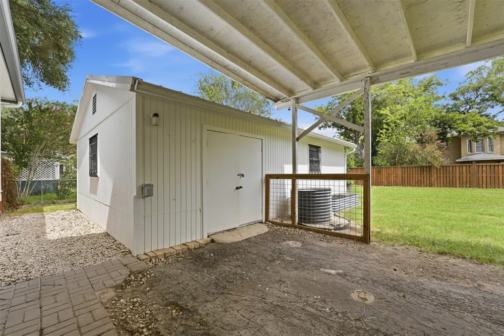 604 Saint Michael Street Gonzales, TX 78629