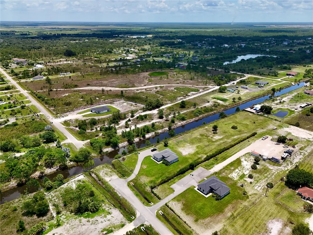 60th Ave NE Naples, FL 34120