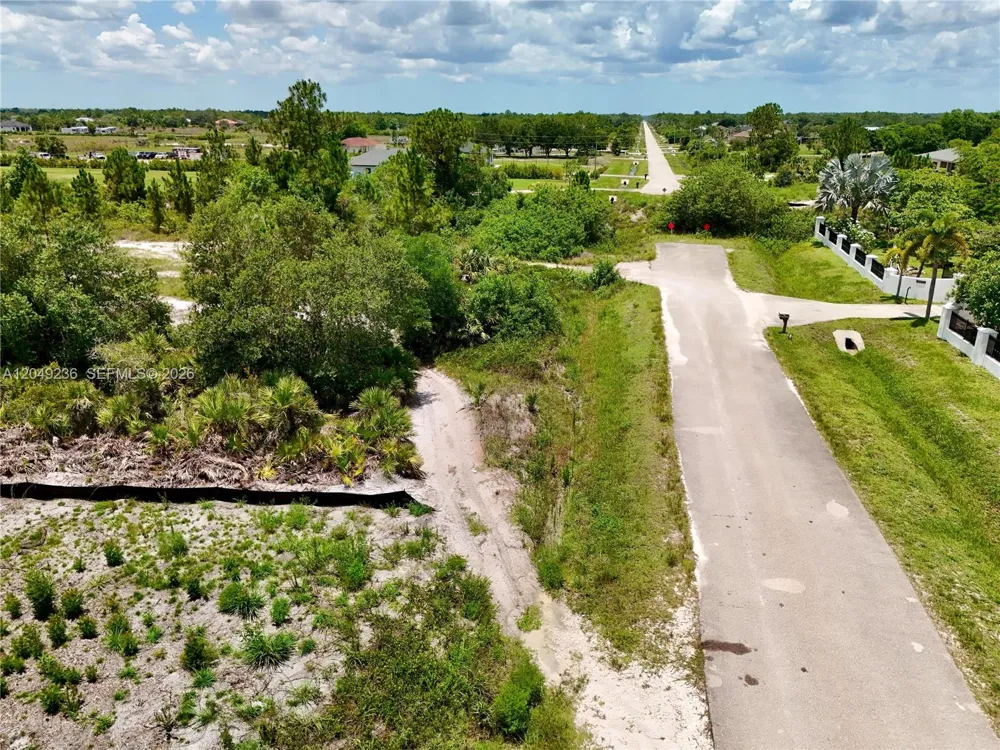 60th Ave NE Naples, FL 34120