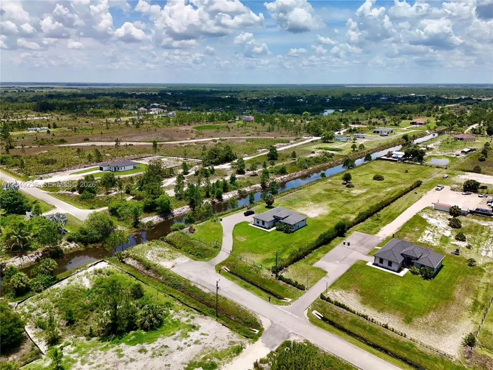 60th Ave NE Naples, FL 34120