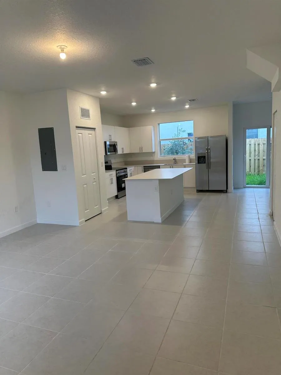 1154 SE 2 STREET Florida City, FL 33034