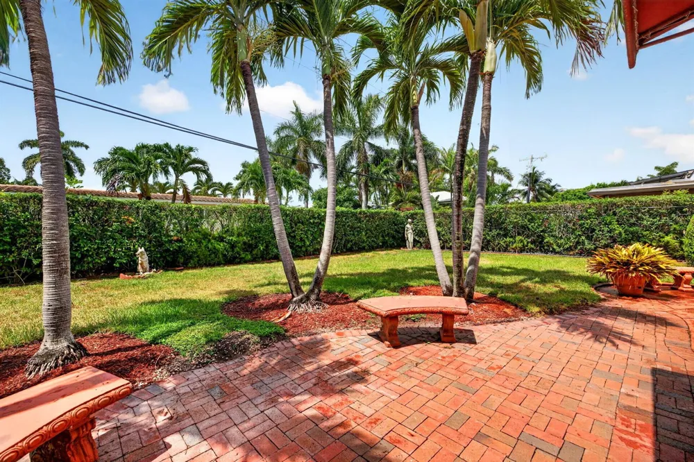 2060 Tropic Isle Lauderdale By The Sea, FL 33062