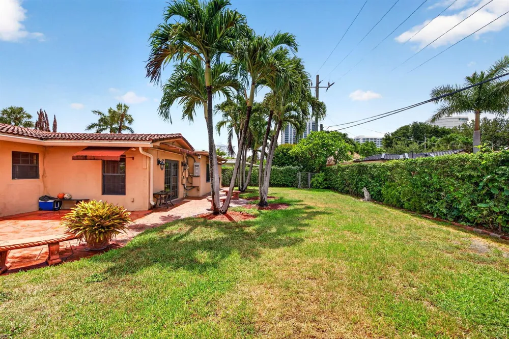 2060 Tropic Isle Lauderdale By The Sea, FL 33062