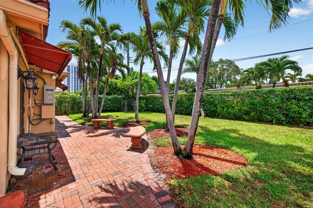2060 Tropic Isle Lauderdale By The Sea, FL 33062