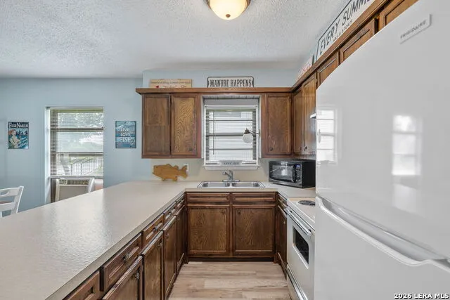 806 CLEN OAK PKWY Burnet, TX 78611