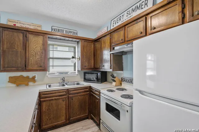 806 CLEN OAK PKWY Burnet, TX 78611