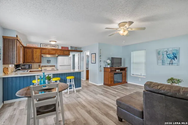 806 CLEN OAK PKWY Burnet, TX 78611