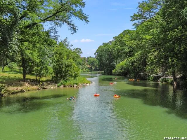 1033 Gruene Rd New Braunfels, TX 78130