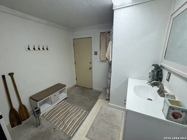604 Steart St Rockport, TX 78382