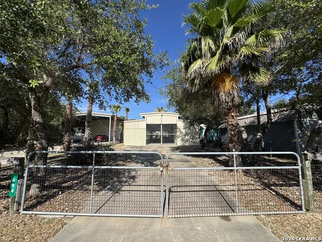 604 Steart St Rockport, TX 78382