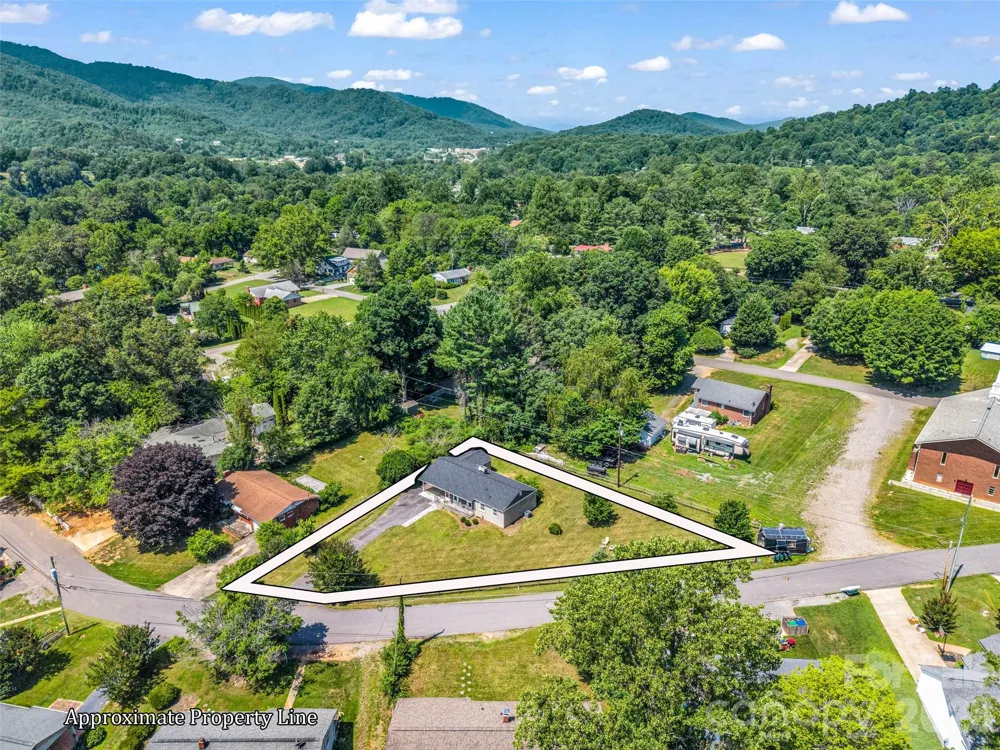 215 Varden Place Swannanoa, NC 28778