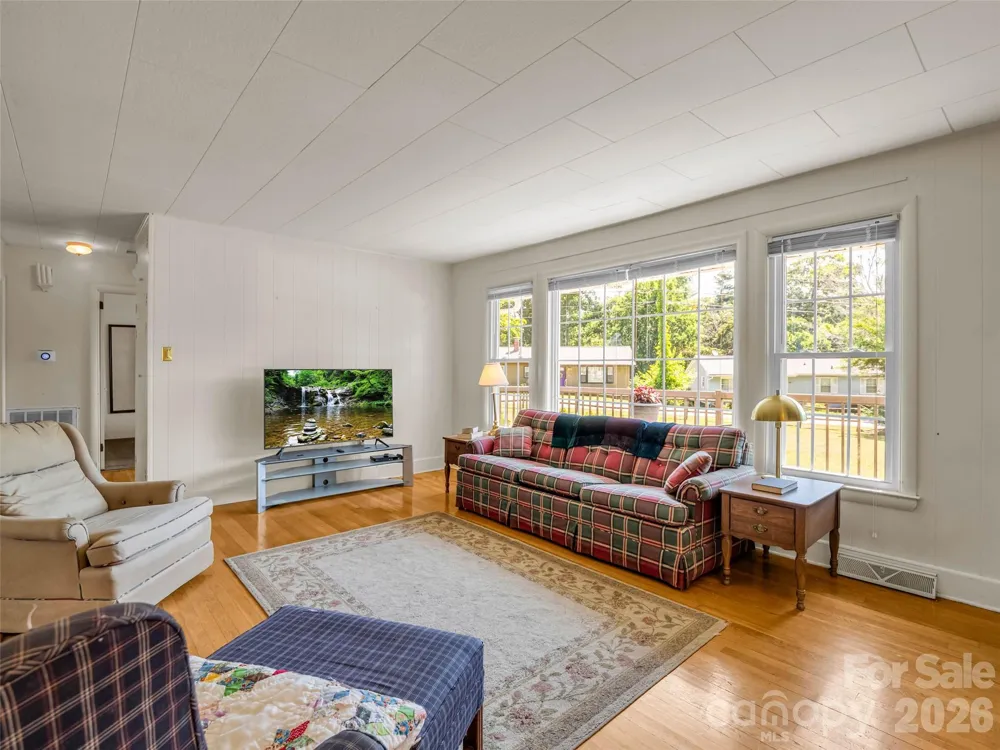 215 Varden Place Swannanoa, NC 28778