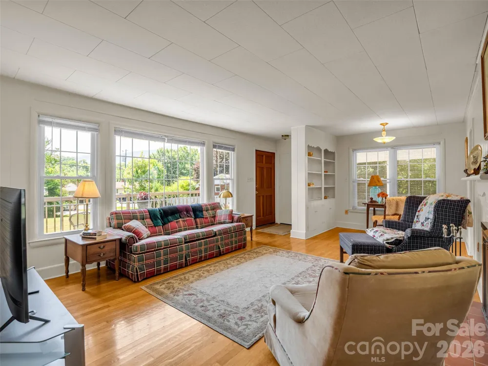 215 Varden Place Swannanoa, NC 28778