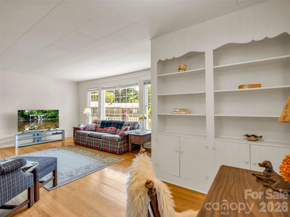 215 Varden Place Swannanoa, NC 28778