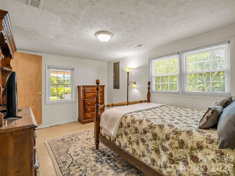 215 Varden Place Swannanoa, NC 28778
