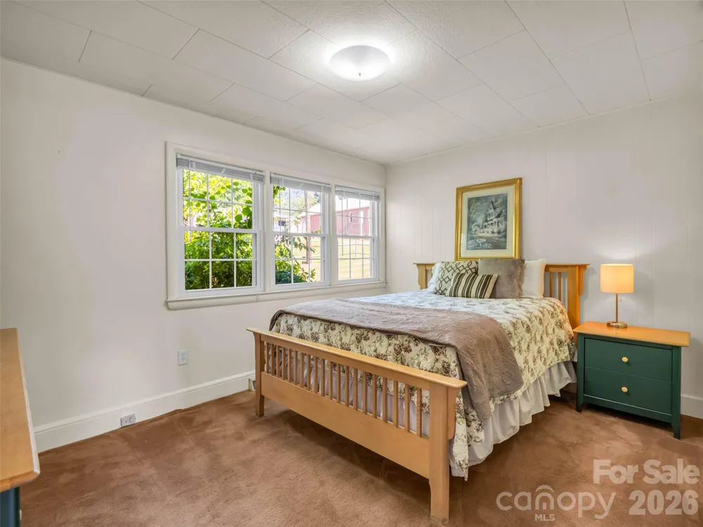 215 Varden Place Swannanoa, NC 28778