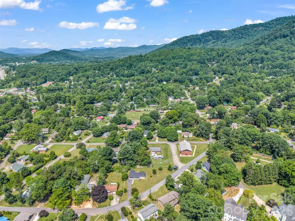 215 Varden Place Swannanoa, NC 28778