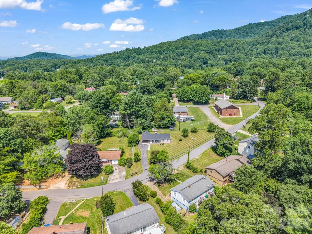 215 Varden Place Swannanoa, NC 28778