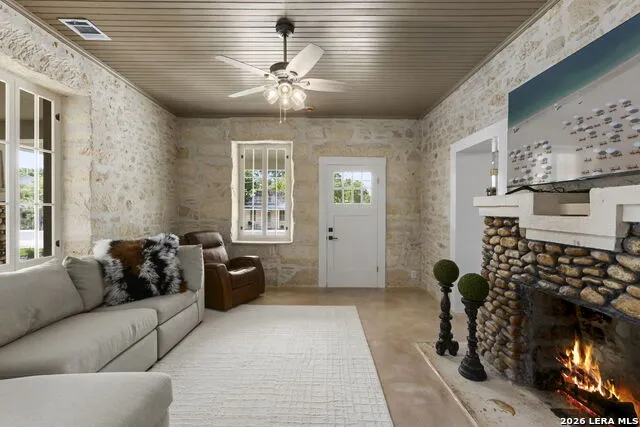 824 HIGH ST Comfort, TX 78013