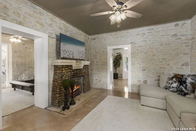 824 HIGH ST Comfort, TX 78013