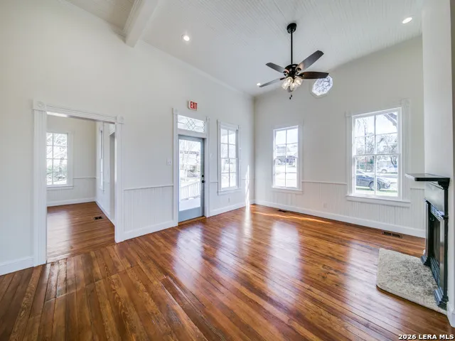 824 HIGH ST Comfort, TX 78013