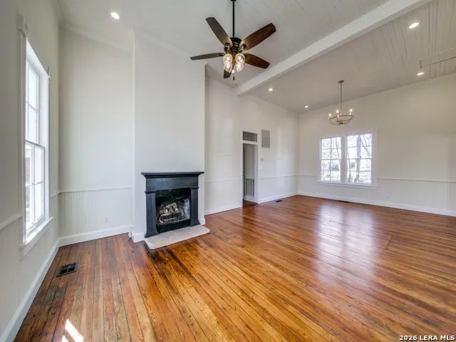 824 HIGH ST Comfort, TX 78013
