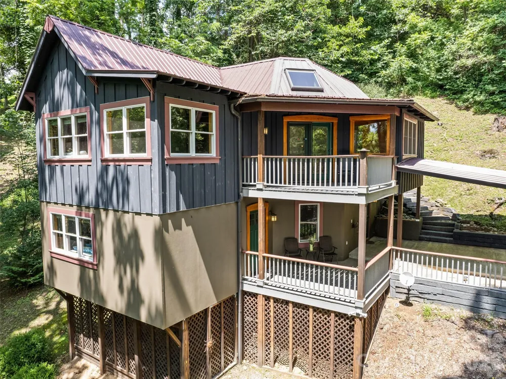 145 Hiaway Trail Clyde, NC 28721