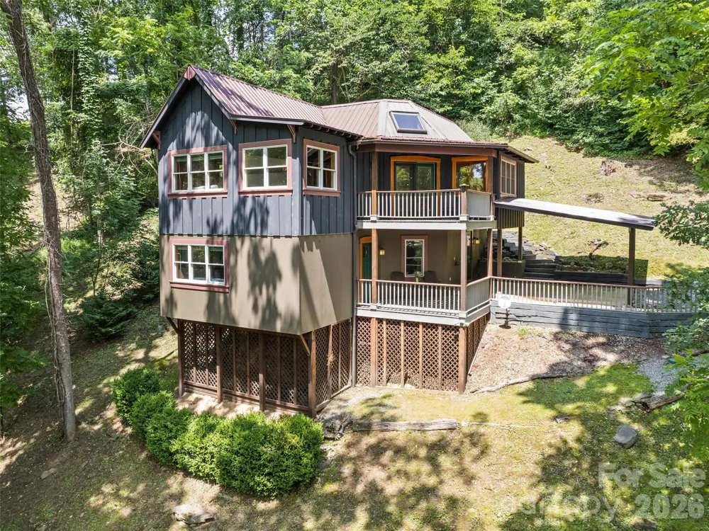145 Hiaway Trail Clyde, NC 28721