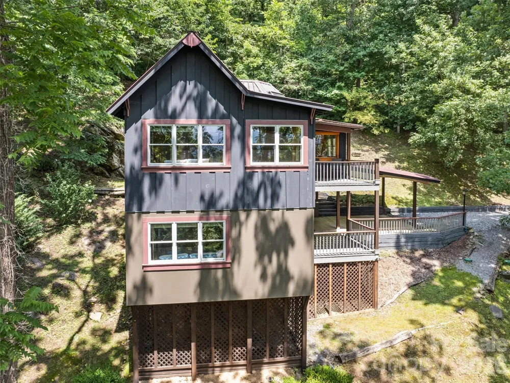 145 Hiaway Trail Clyde, NC 28721