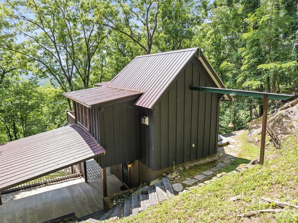 145 Hiaway Trail Clyde, NC 28721