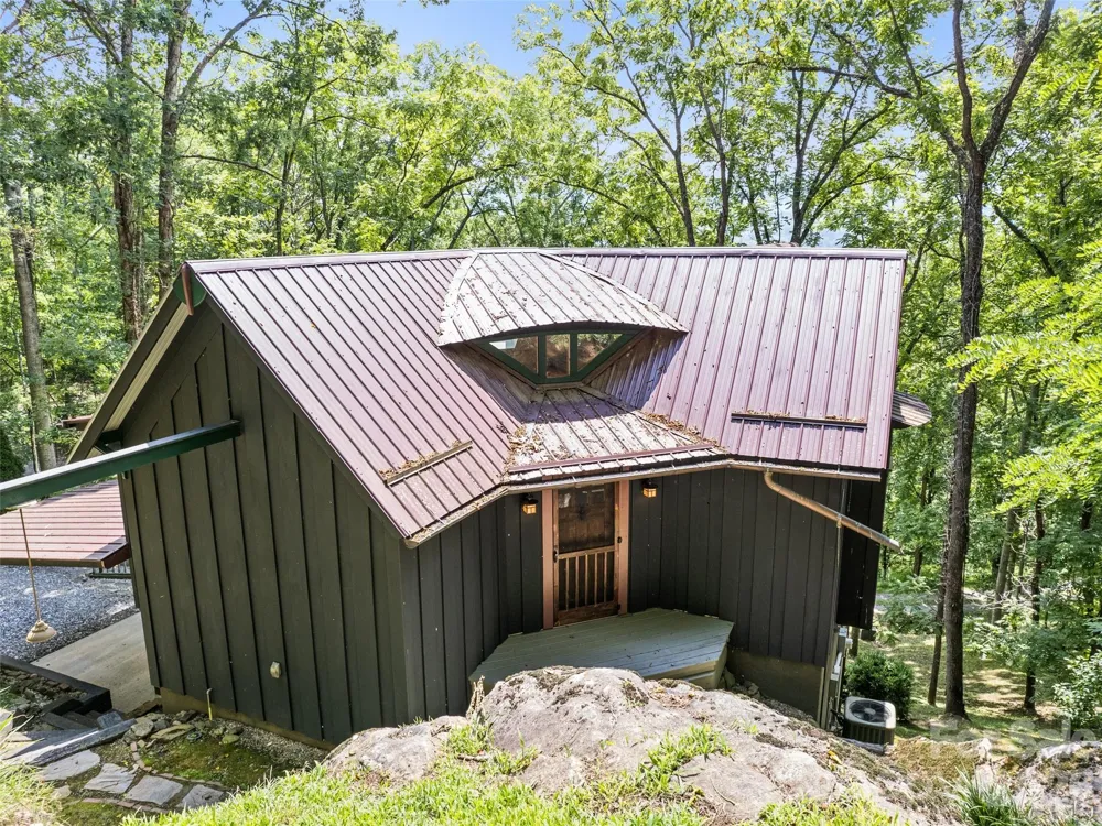 145 Hiaway Trail Clyde, NC 28721