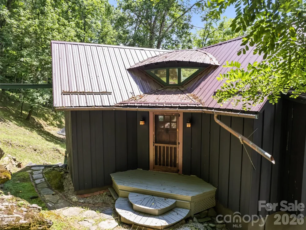 145 Hiaway Trail Clyde, NC 28721