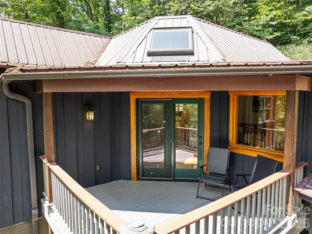 145 Hiaway Trail Clyde, NC 28721