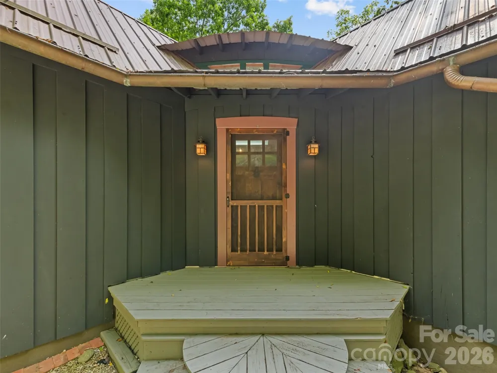 145 Hiaway Trail Clyde, NC 28721